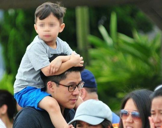 郭晶晶奢华穿衣,郭晶晶简单穿搭