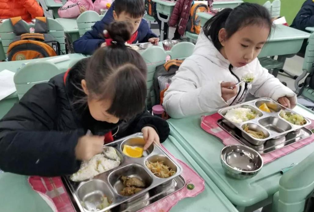 莆田馊豆腐事件,福建莆田在饭盒发现馊豆腐