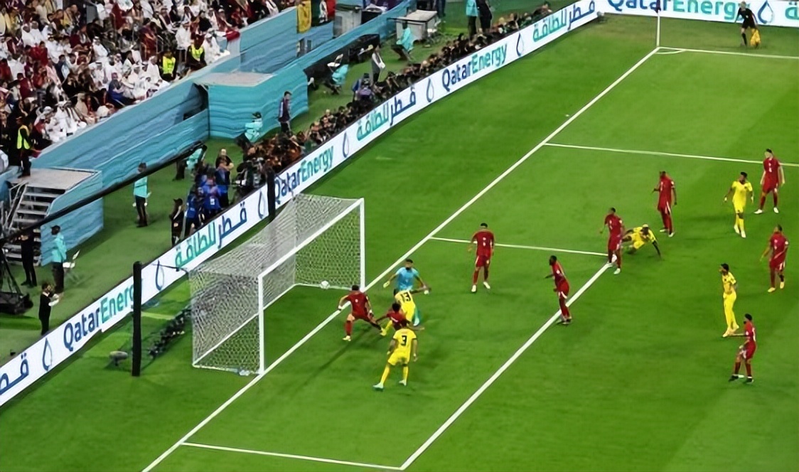 世界杯揭幕战裁判引争议！名记解释高科技赢了：芯片定位越位脚