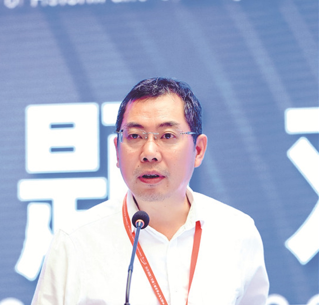 宁德时代“二号人物”：身家1700亿，紧追王传福，超越李书福