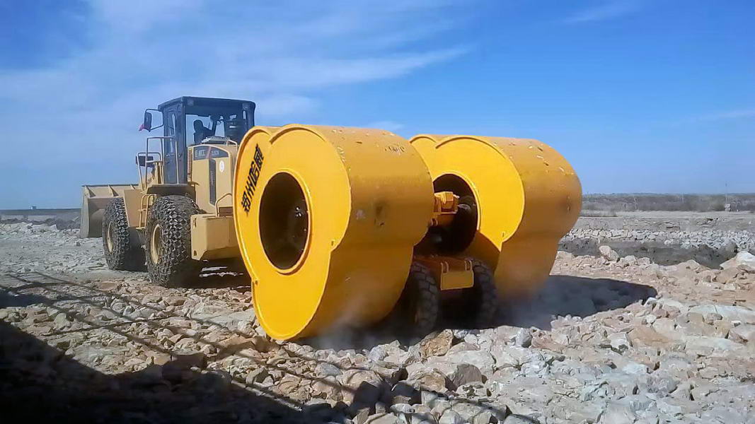 冲击碾压振动压路机,冲击式滚筒压路机