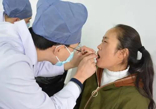 晚上睡觉嘴巴发干发渴是什么原因,晚上睡觉嘴巴总是口渴