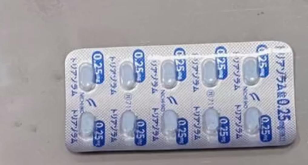 为求刺激铤而走险，手机惊现大量不雅视频，黑手伸向身边女性