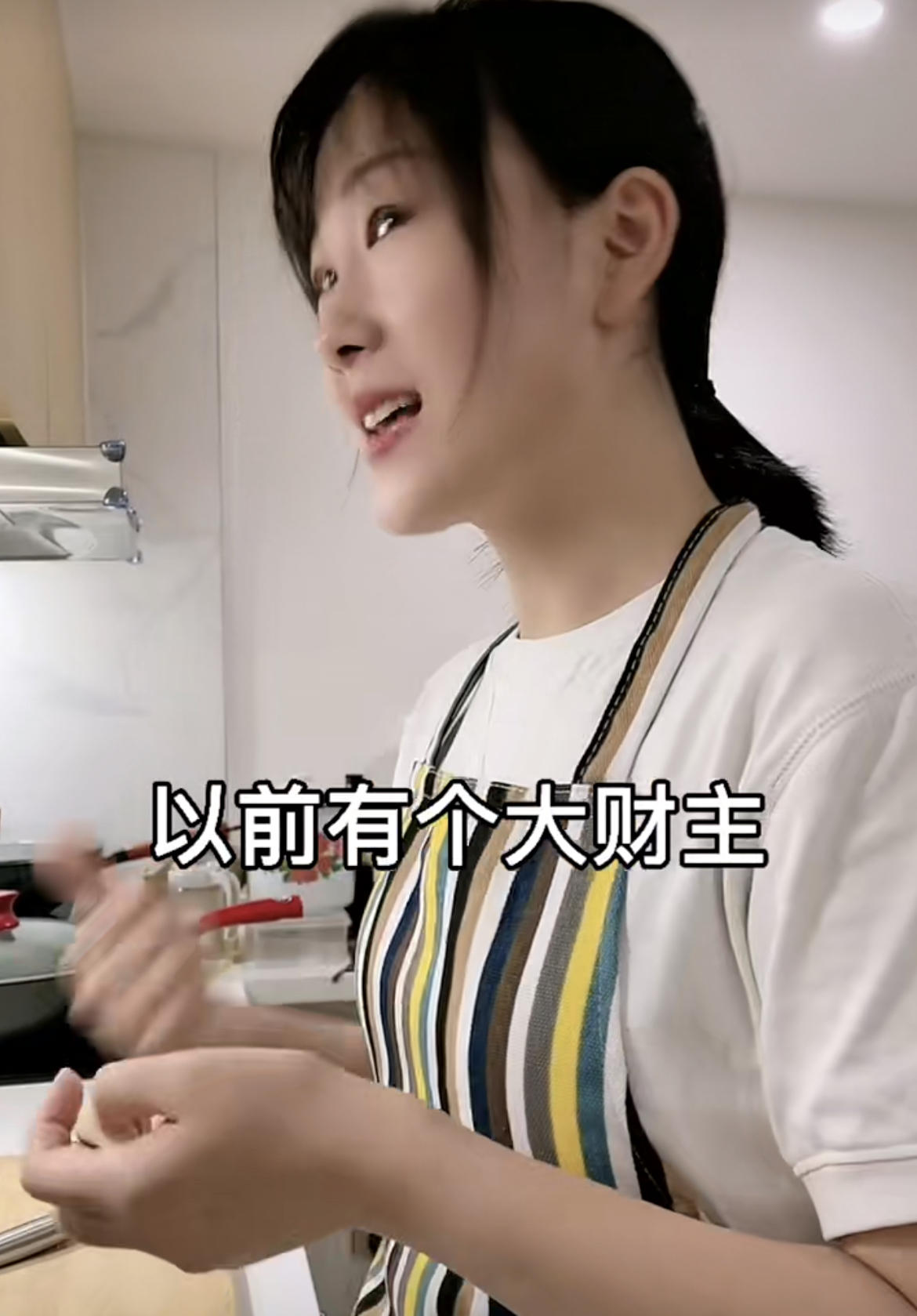 28岁江苏美女，在厨房拍视频，月入10万元，圈粉1200万，凭啥？