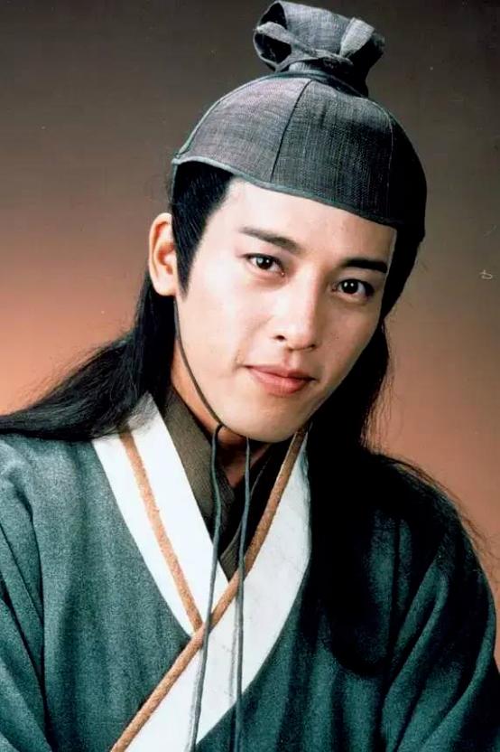 鑳″啗鐗堝皠闆曡嫳闆勪紶涓殑绁為洉渚犱荆,鑳″啗婕旂殑灏勯洉鑻遍泟浼犵涓夊崄涓冮泦