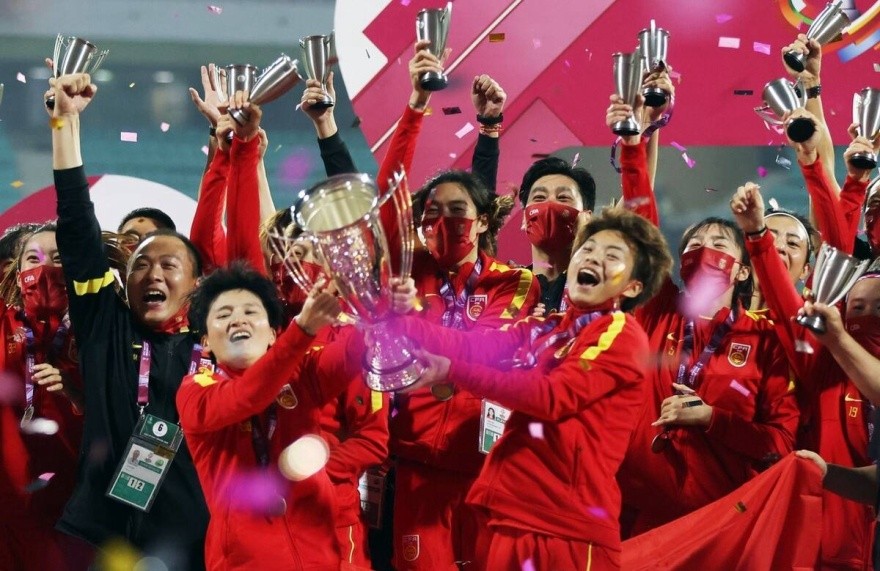 王霜女足访谈完整版,王霜贾秀全感动