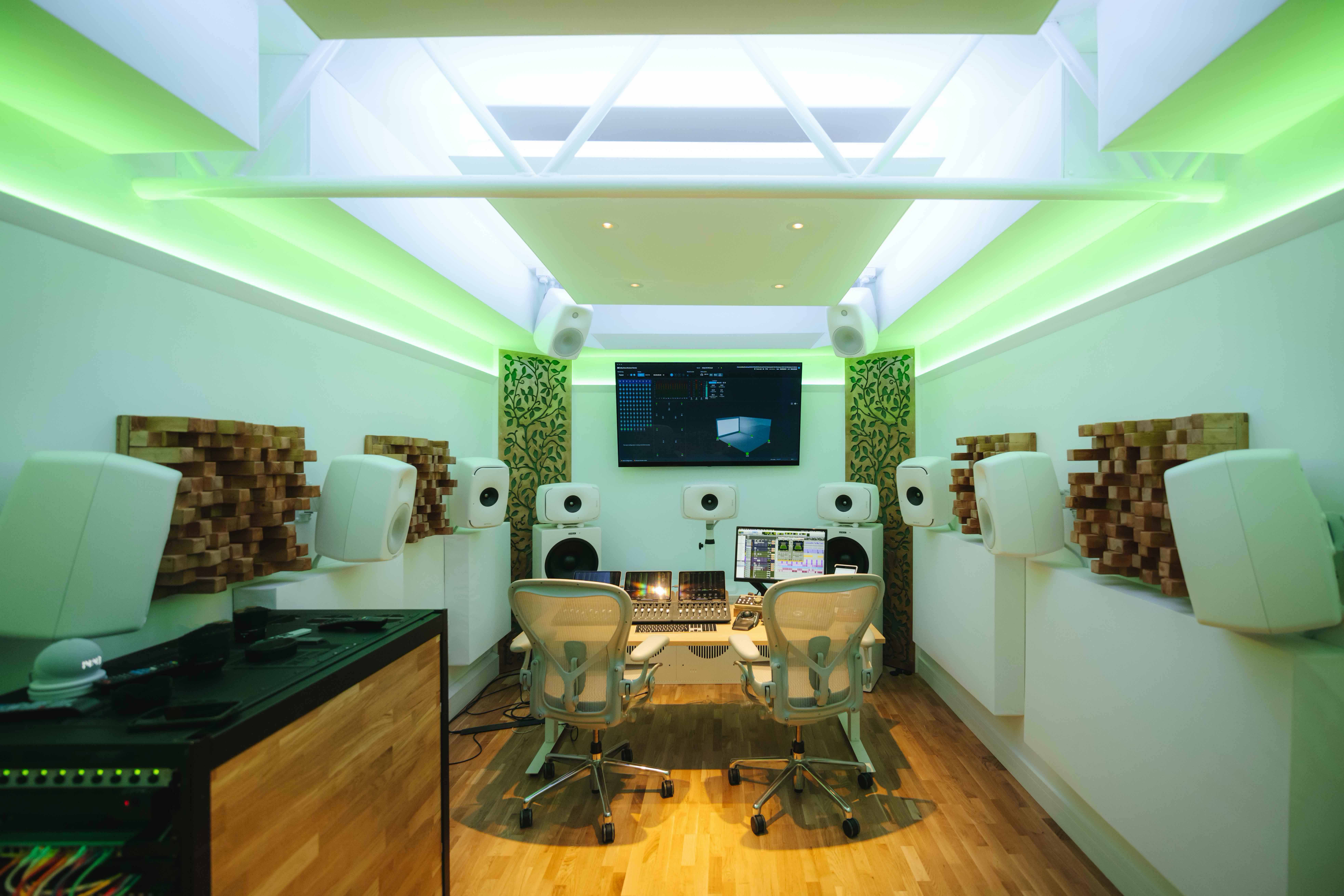 大型演出音响师去搭建舞台 (大型演出现场音响师调音技巧)