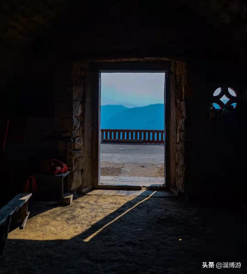 淄博博山，有个雾云洞，有悬空寺有天坑，不用太远就能玩探险