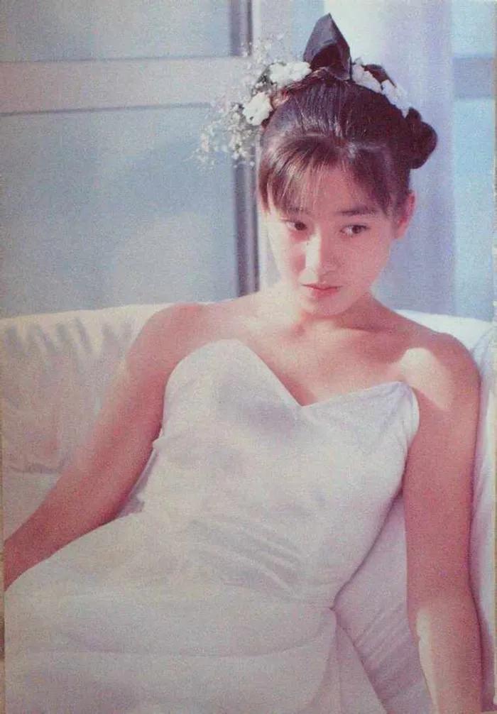 被母亲送给导演，被强迫拍摄，她的一生有多可悲