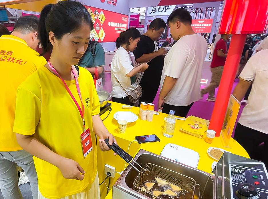 人气爆棚带你直击展会,必看的火锅食材展销会