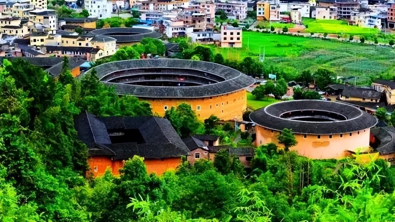 广州出发-梅州+福建3天游，打卡云水谣古镇+永定土楼+松口古镇