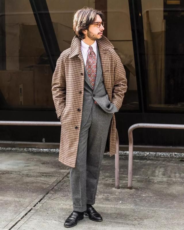 怎么把大衣穿出高级感,大衣穿搭技巧这样搭配越穿越年轻