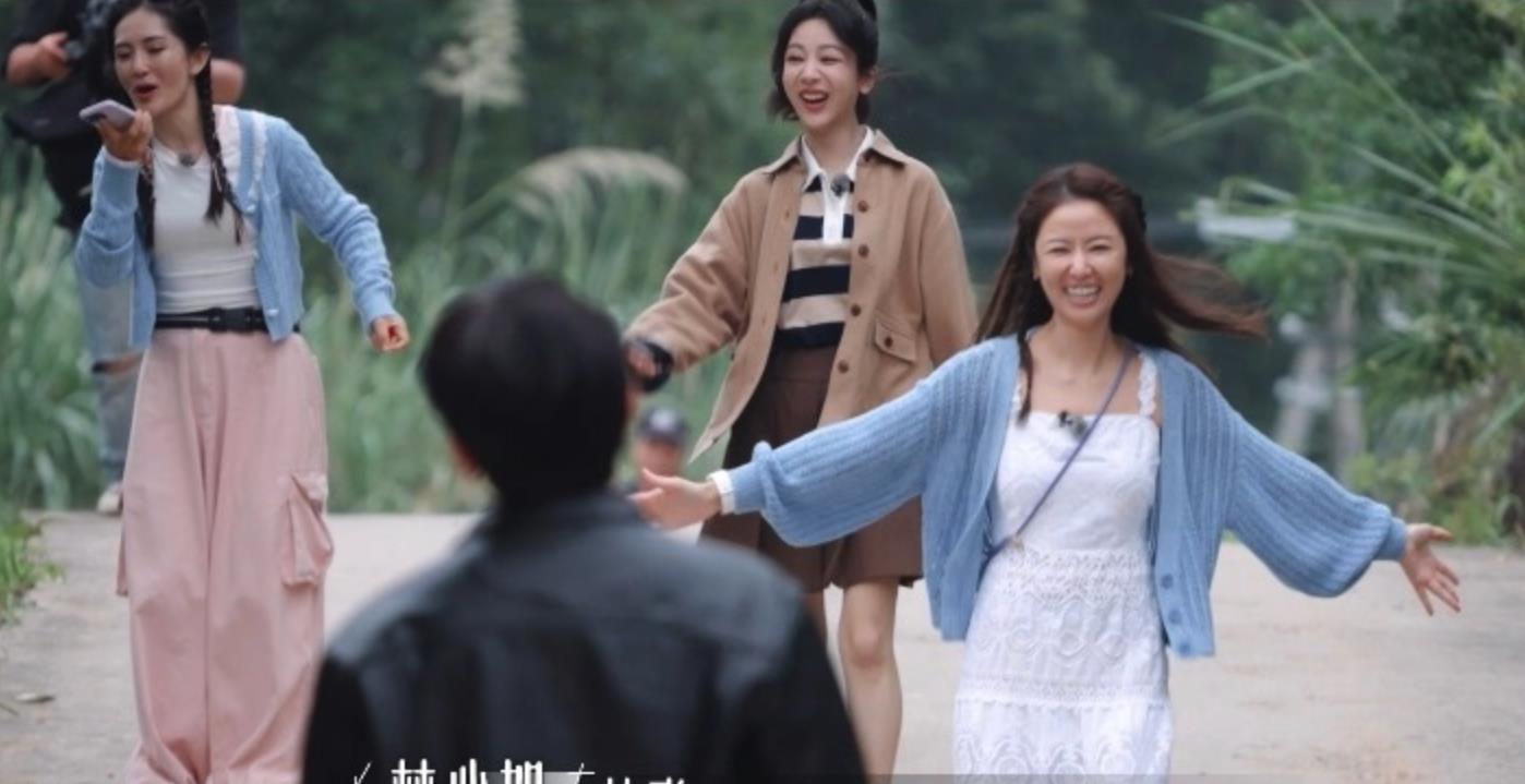 霍建华林心如带女儿海边游玩,林心如日本旅游视频