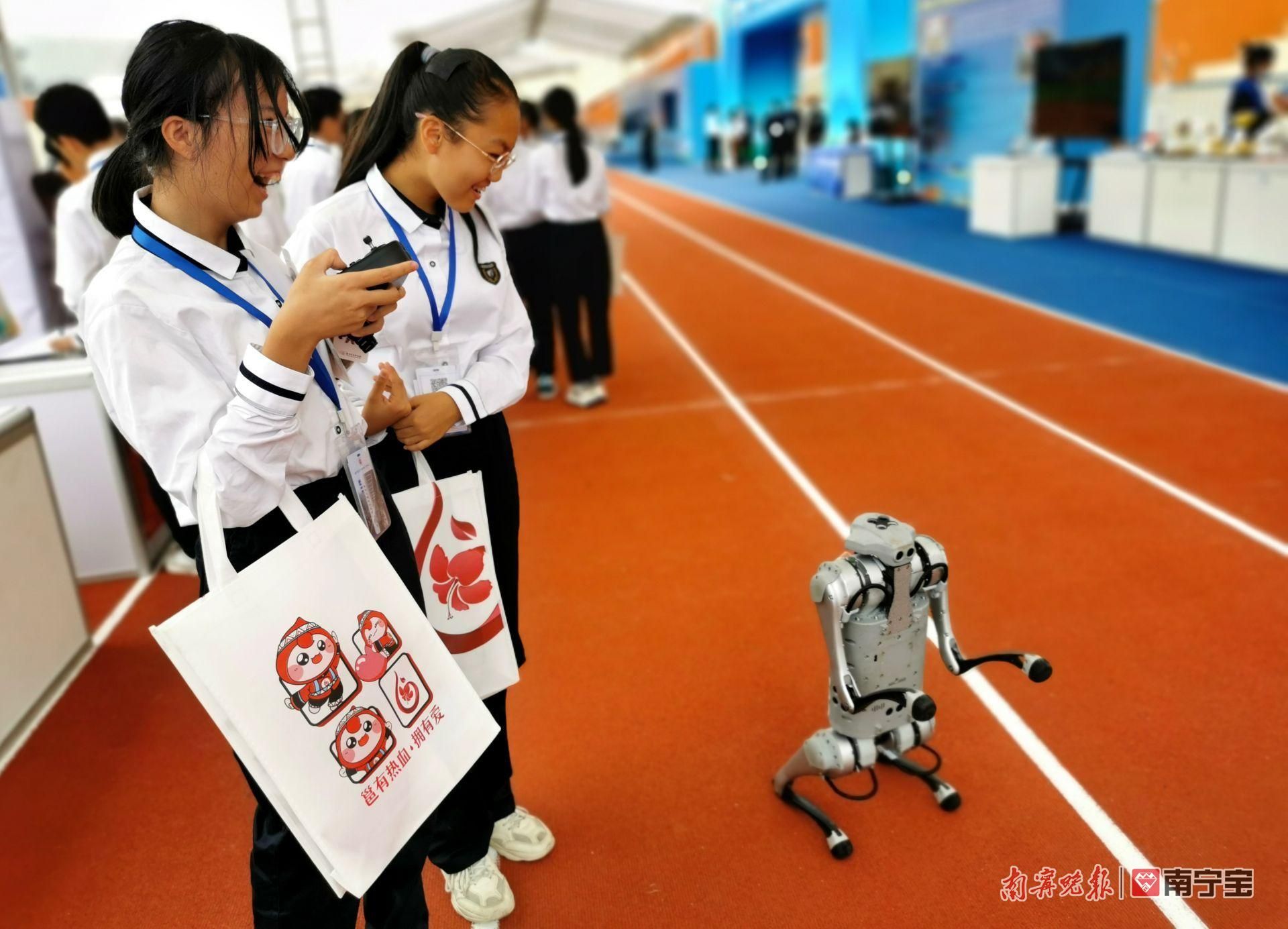 科技“云比拼”！第六届“一带一路”青少年创客营与教师研讨活动在南宁开幕