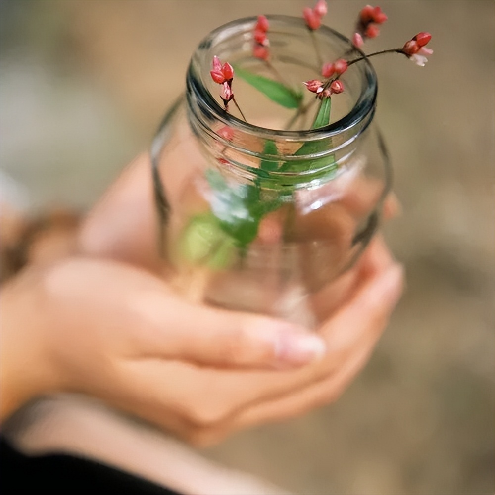微信上从不发朋友圈的女人，不是低调，十有八九是五种人