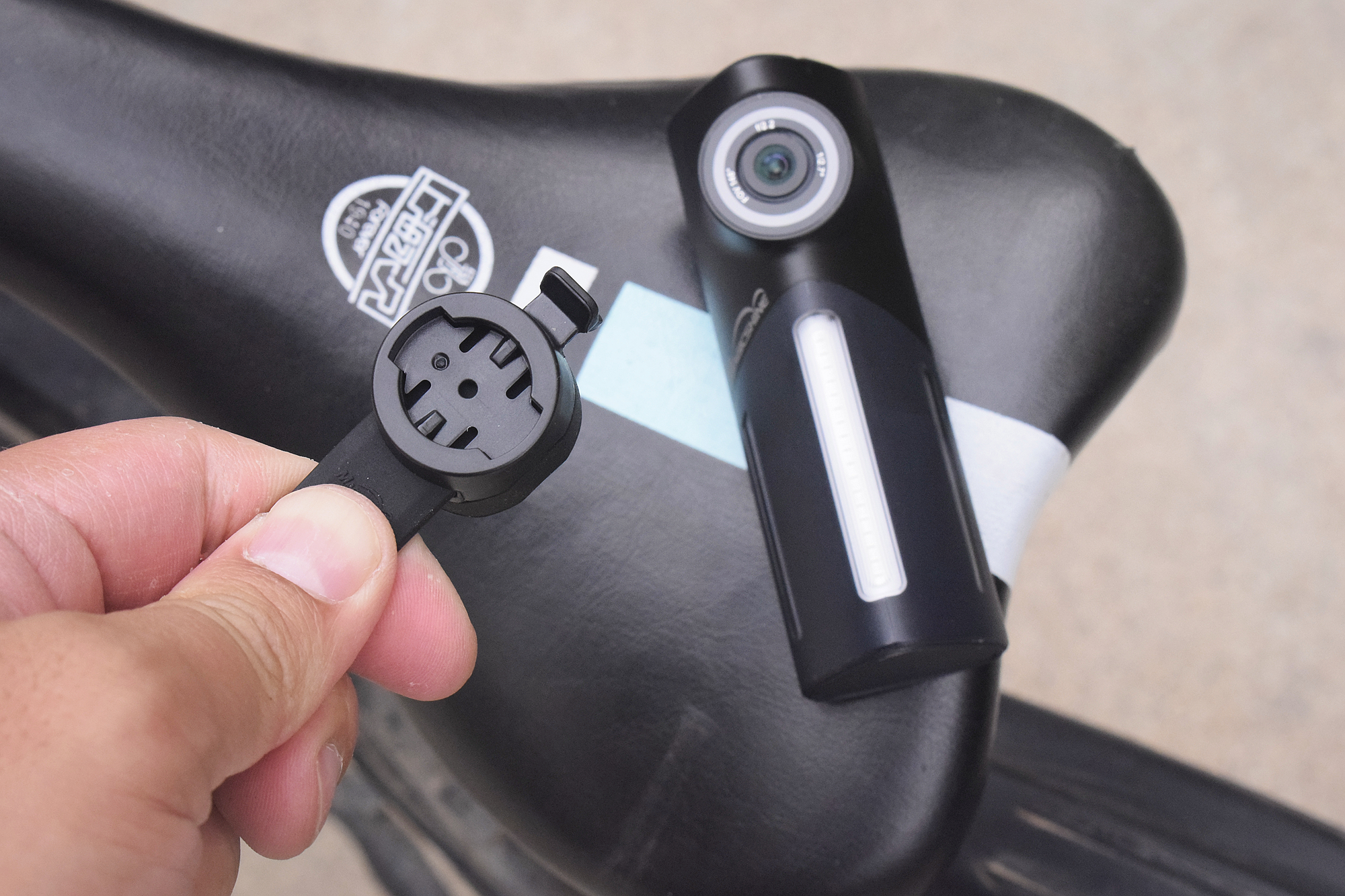 迈极炫自行车尾灯夜骑灯测评,迈极炫摄像头尾灯使用方法