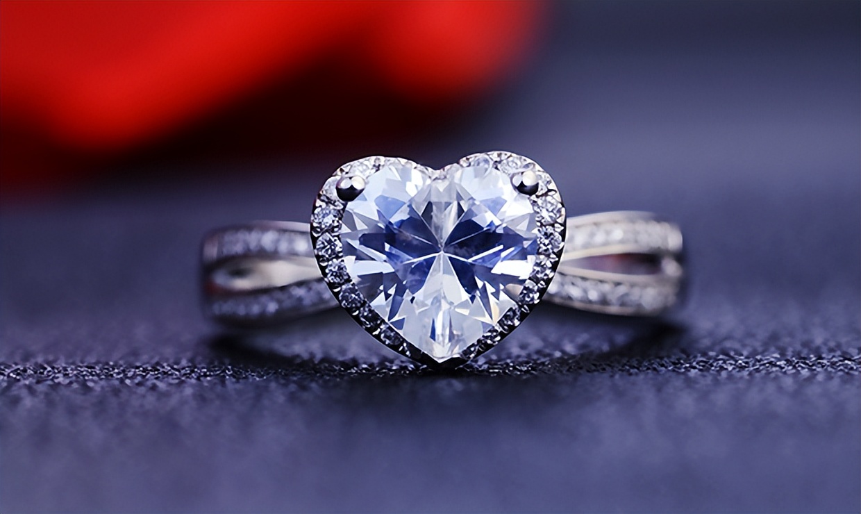 情侣钻戒和结婚钻戒一样吗,结婚钻戒一般的多少钱可以买