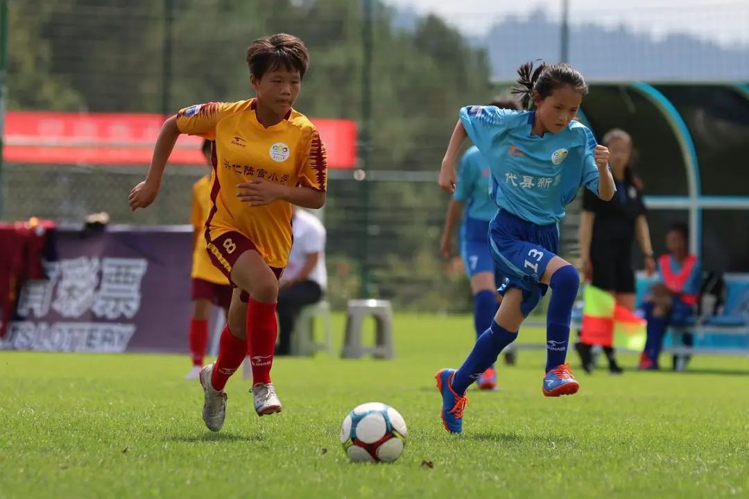 公安部定点帮扶的足球队，赢了！