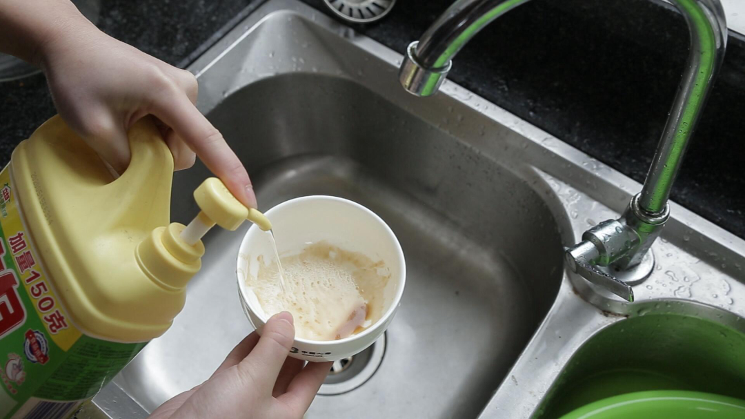 常用洗洁精会致癌吗,洗洁精是害人精说法对吗