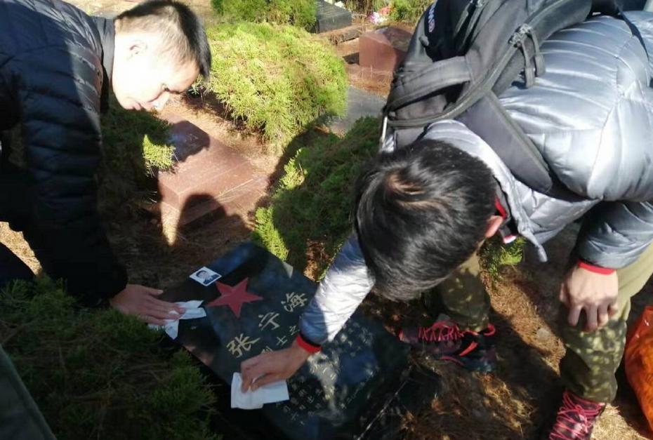 18岁民警因公殉职现场,党十八大以来因公牺牲民警