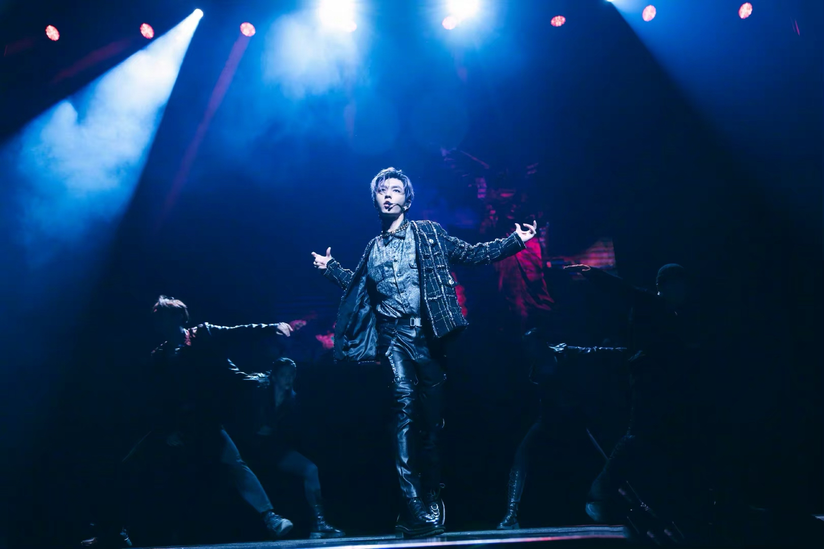 炎亚纶事件综艺评论,炎亚纶脸书发文