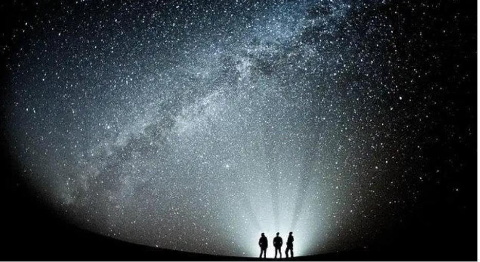 银河系中心超大质量黑洞首次露面,银河系中心黑洞首张照片发布星球