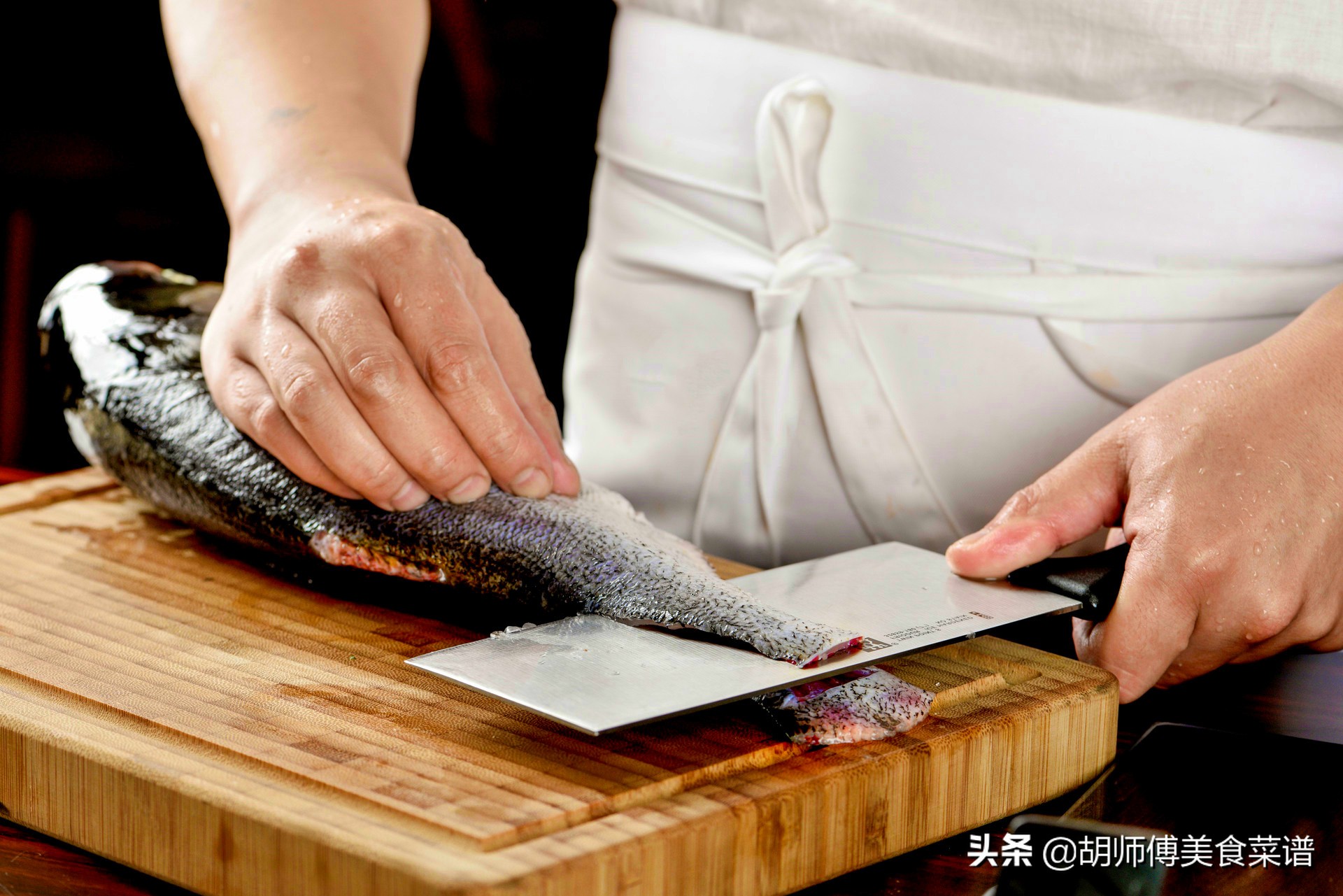 黑鱼去鱼线腥方法图解,鲈鱼去鱼线腥方法图解
