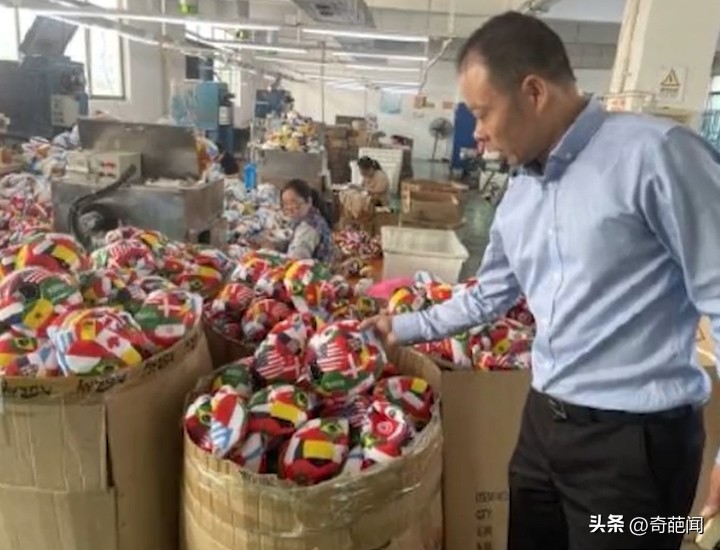 义乌商家50天赶工10万个足球,义乌厂家50天赶工10万个足球