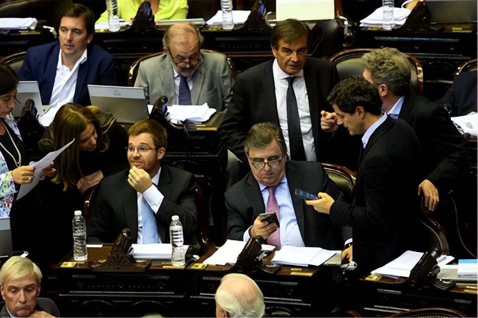 审判革命者——简析1971-1973年阿根廷司法部刑事*压镇**和特别法庭