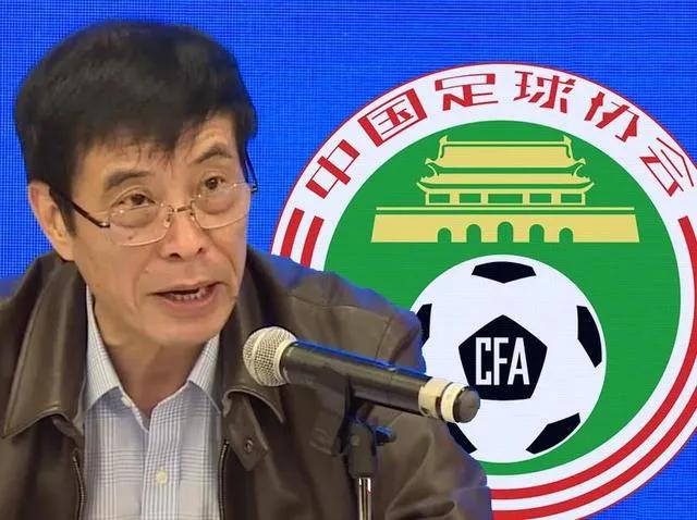 中国国足被柬埔寨总理拿来做反面教材，挽留本国足协主席不要辞职
