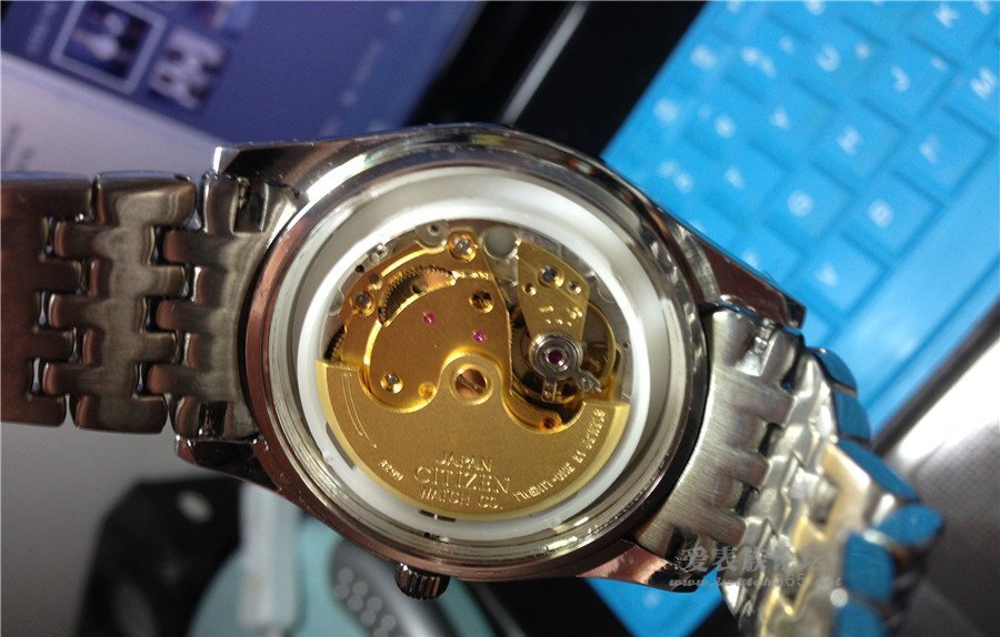 真力时手表劳力士款式,劳力士和欧米茄真力时