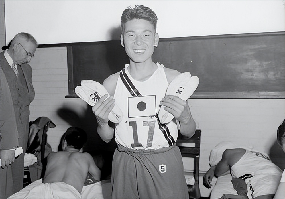 为什么说亚瑟士是跑鞋之王,亚瑟士和耐克最顶级跑鞋对比