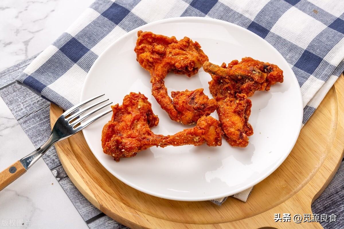 风靡街头的香酥鸡锁骨,为啥买1斤送半斤?是什么肉?现在明白了