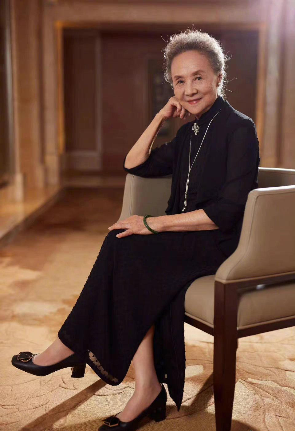 衣服在精不在多！减少买衣次数，还能穿衣好看才是聪明女人的追求