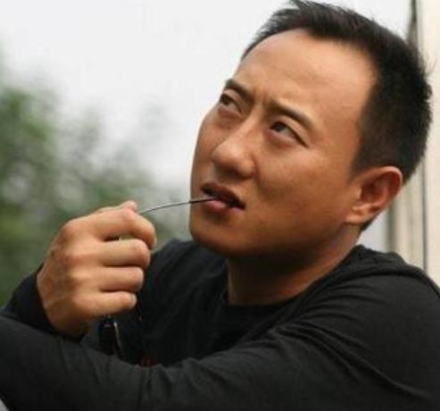 网红交警谭乔名场面,拯救无数司机的“网红交警”谭乔