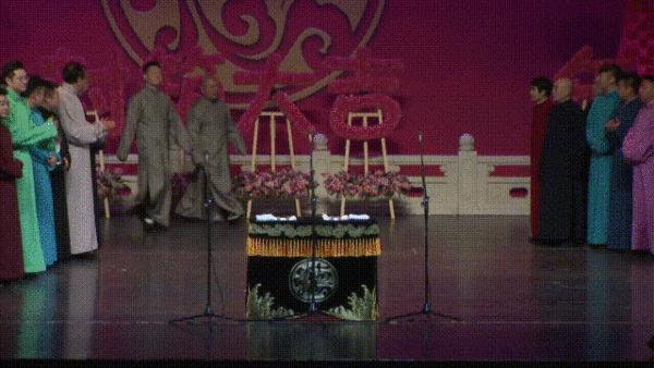 张鹤伦生日直播礼物,张鹤伦介绍郎鹤焱20个字