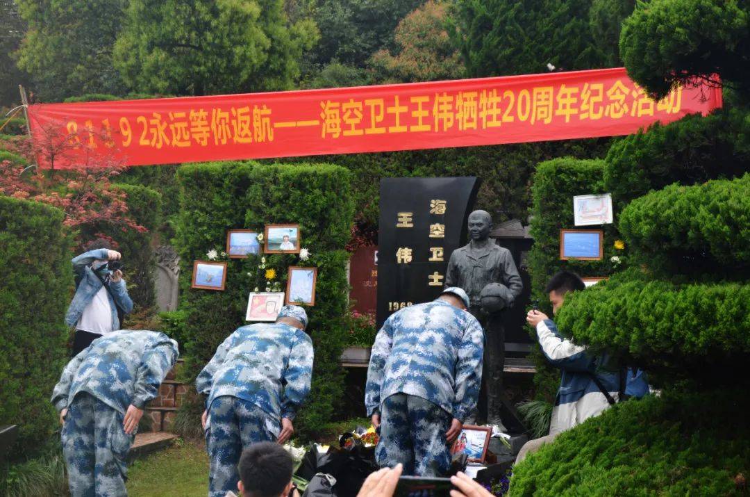 为什么飞行员都要很高,为什么飞行员的军衔都很高呢