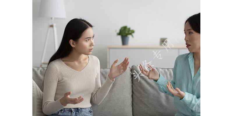 56岁阿姨：我爸和继母恩爱50年，继母去世，我才知道一切都是假象