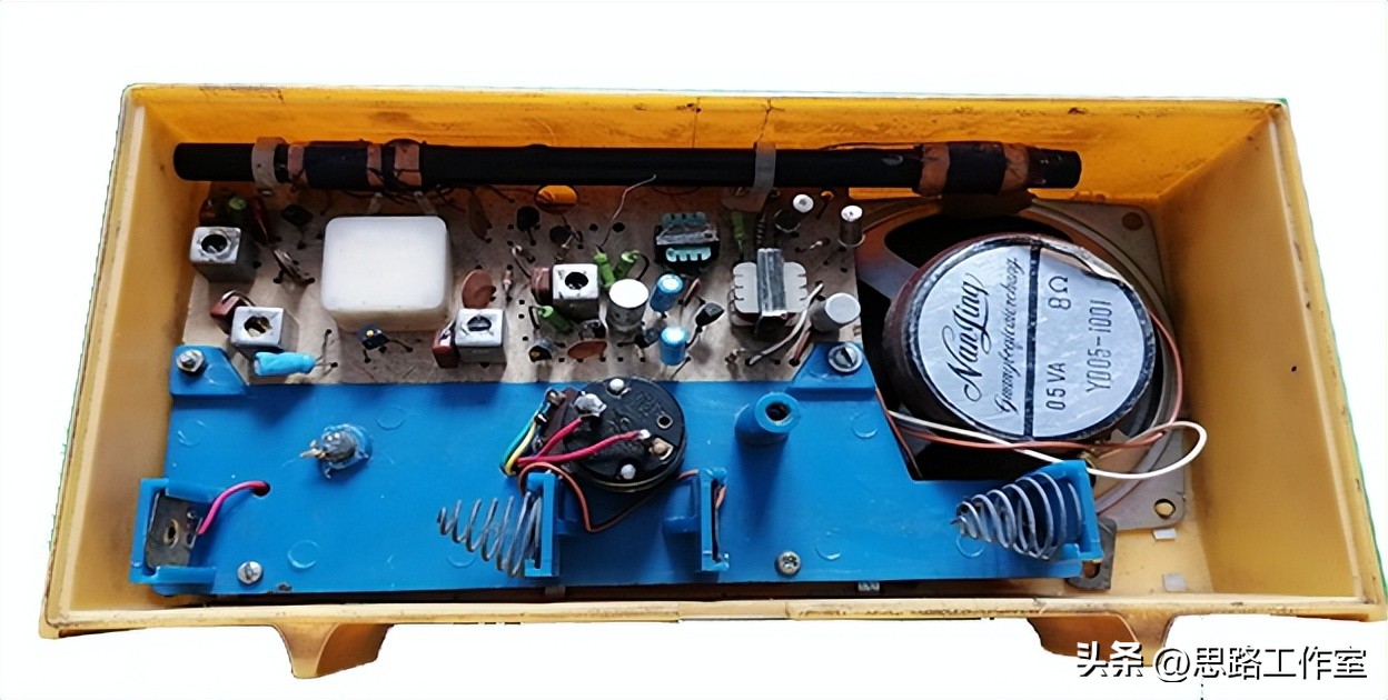 国产古董级晶体管收音机（七十七）山花牌收音机