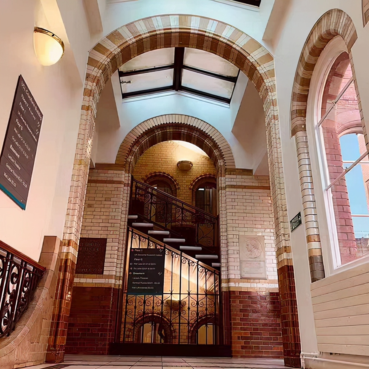 英国伦敦大学学院留学条件,伦敦国王学院相当于国内什么水平