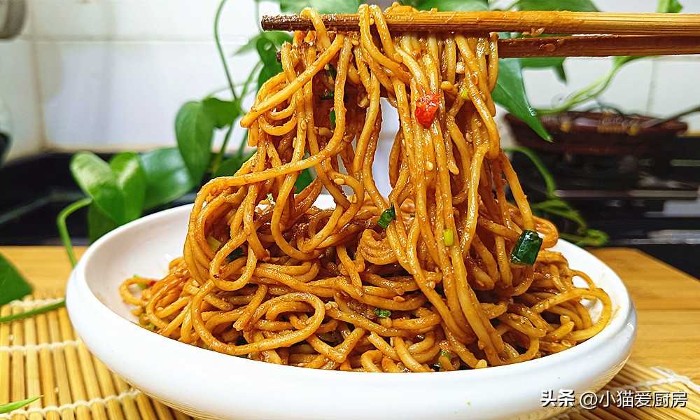 武汉热干面芝麻酱用水调还是油调,正宗武汉热干面怎么做好吃