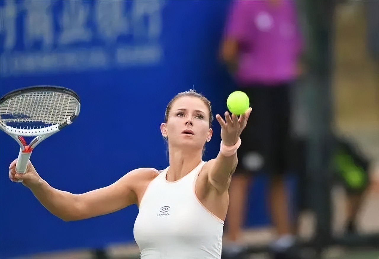 她曾被称为圈内第一美女,她曾是国内第一美女