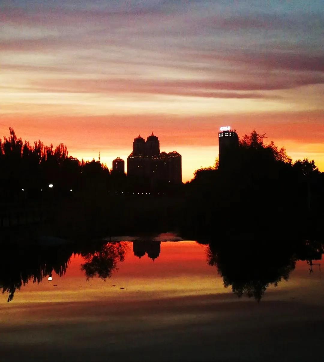 霞光是迷人还是美丽,迷人的晚霞令我神往