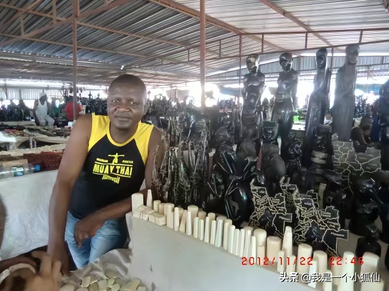 我在非洲安哥拉象牙市场买了个啤酒起子《我在安哥拉的日子345》