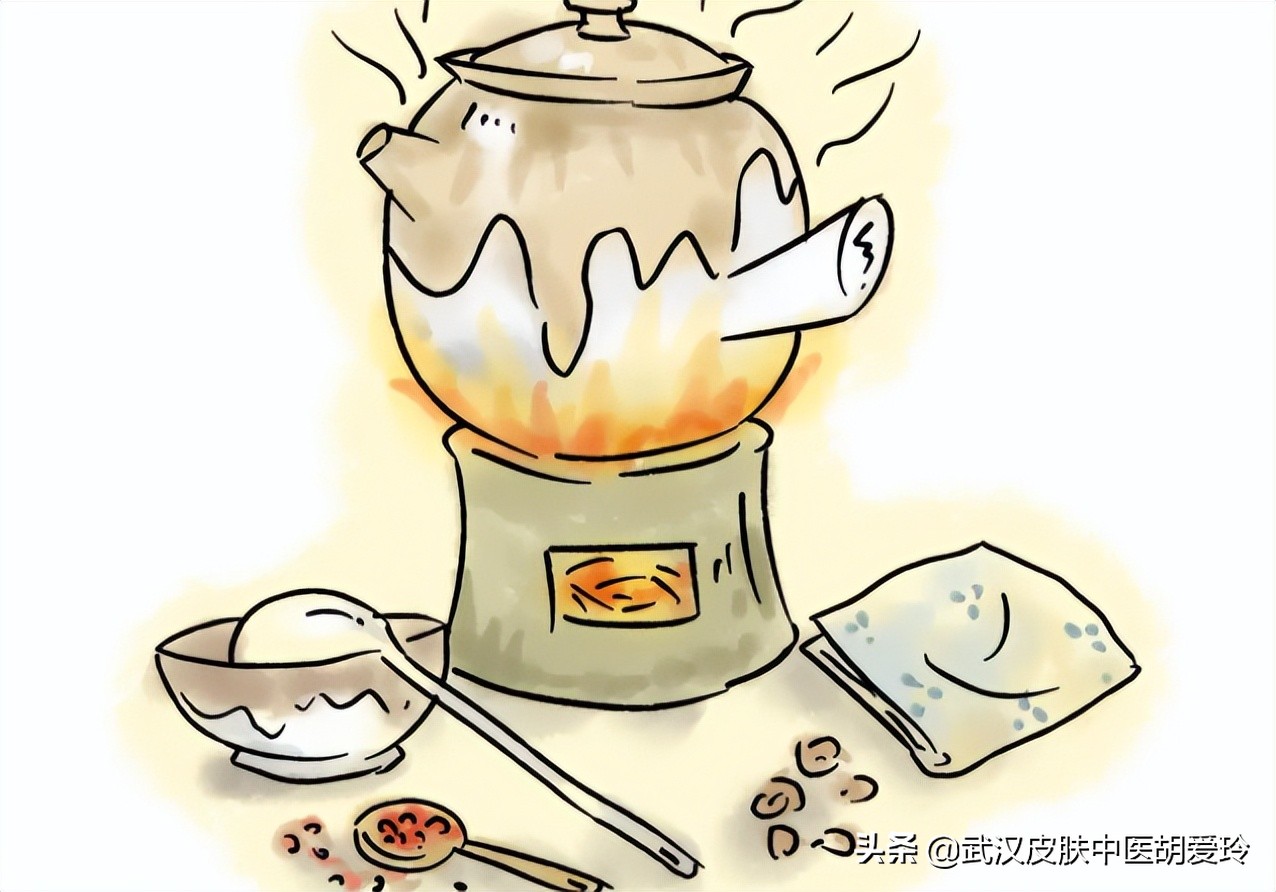 两边嘴角的嘴唇内侧有白斑和淤青,嘴角嘴唇上有小白斑吃什么药