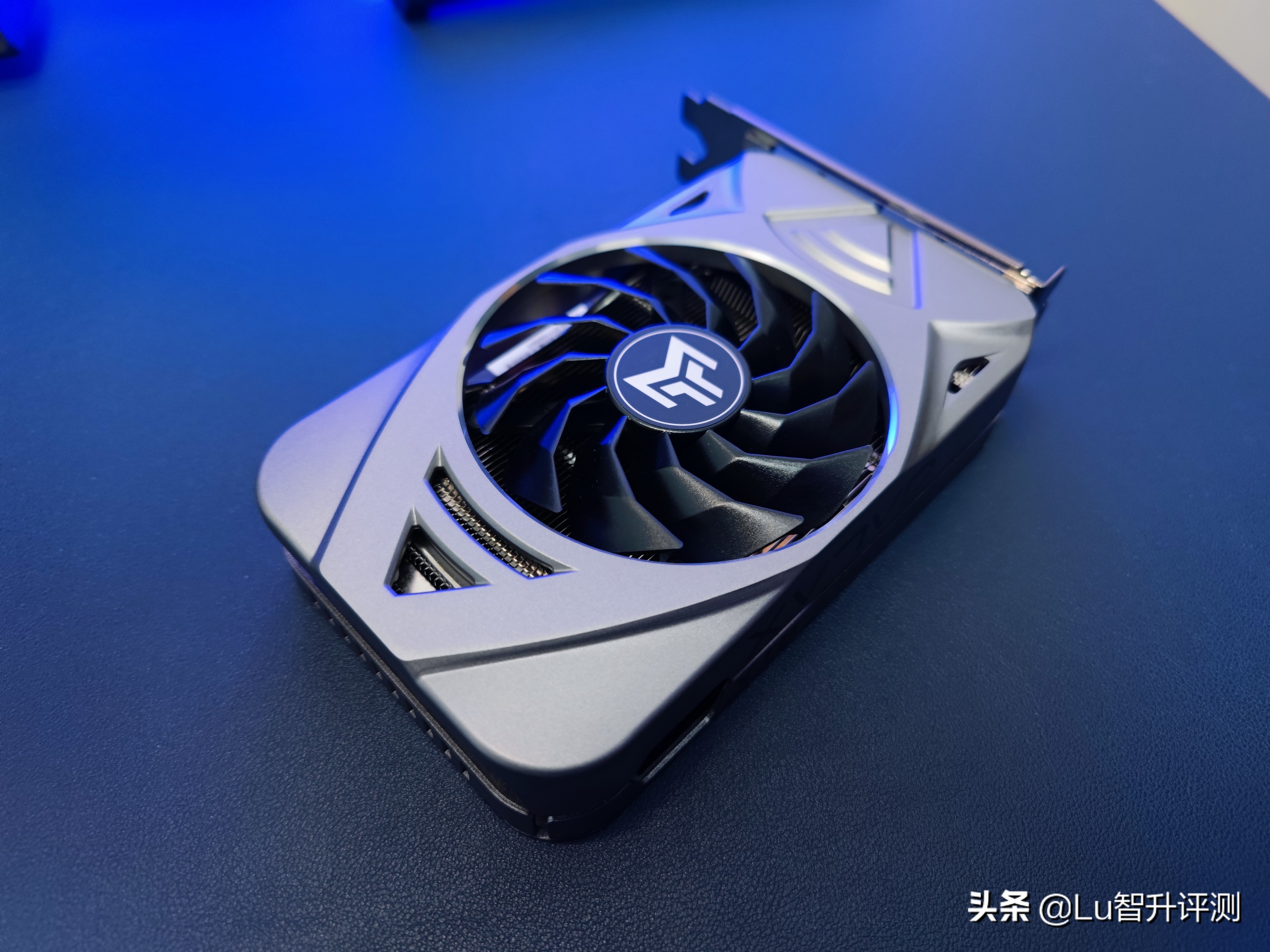 影驰rtx306012g金属大师评测,超小的显卡