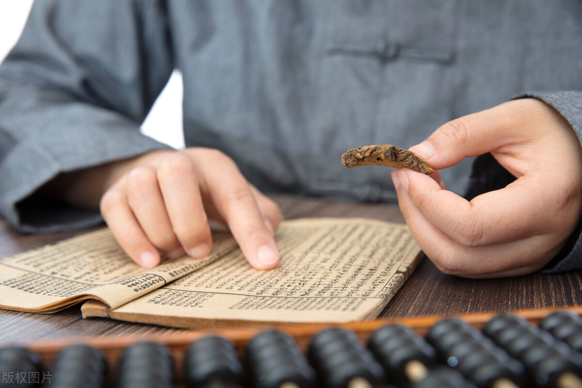 一张治“飞蚊症”的方子！清肝经、化湿热，让肝胆无火，眼中清净