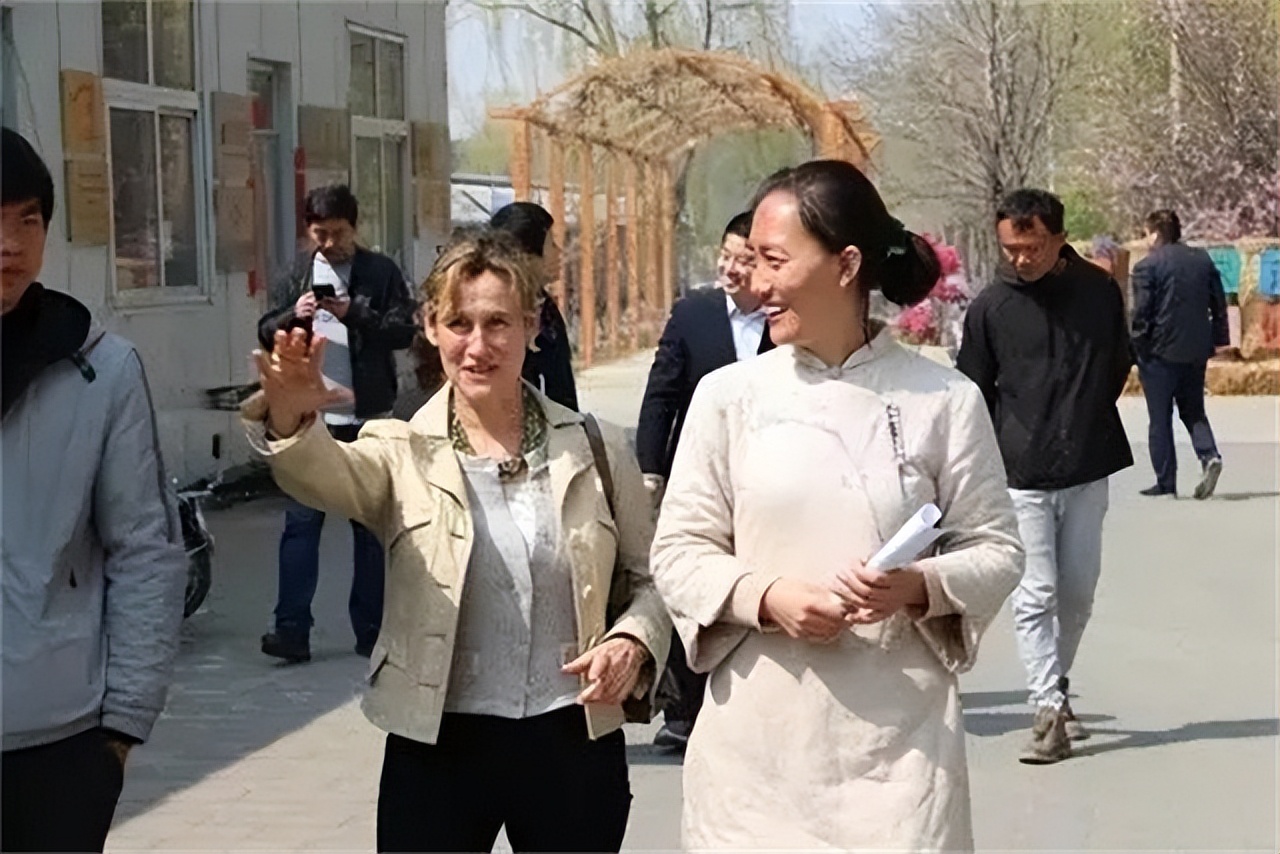 清华女博士放弃高薪工作,清华女生放弃百万年薪去乡村教书