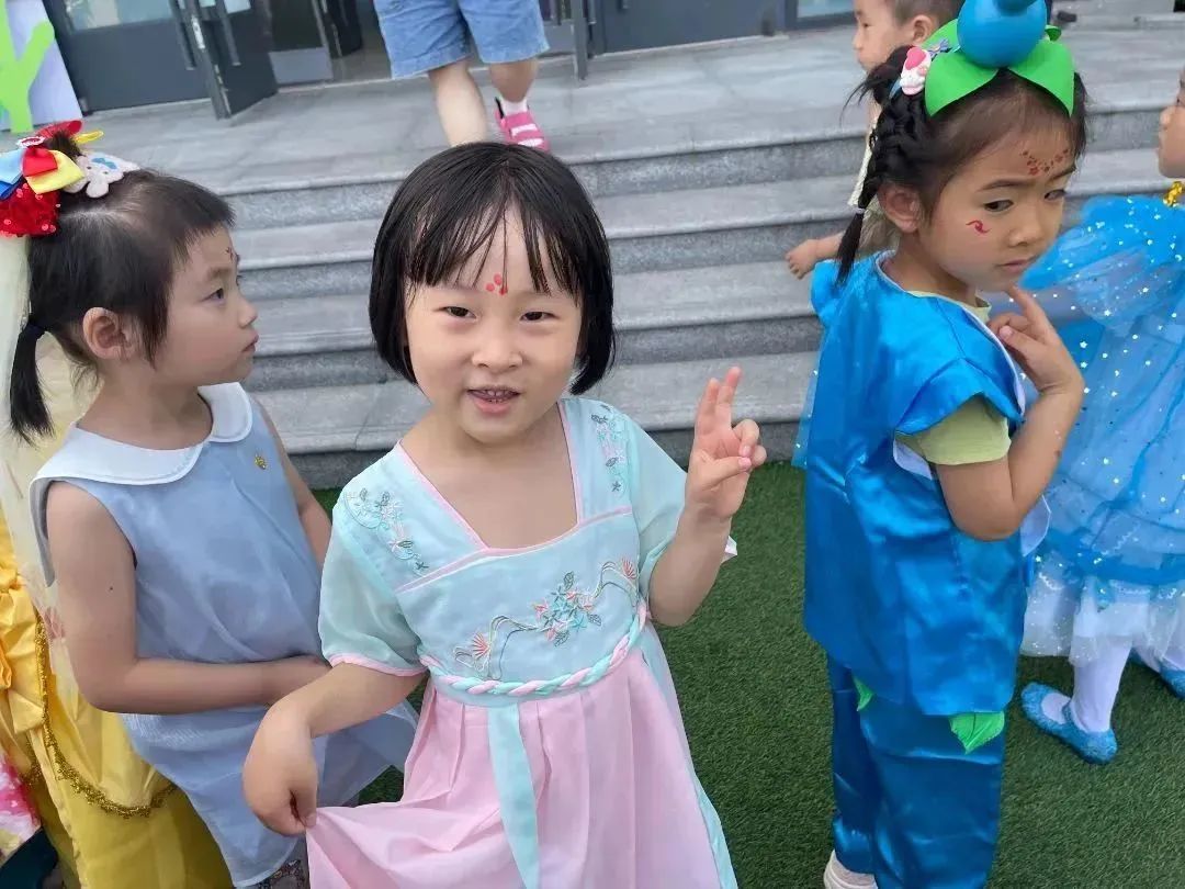 七彩童年活动环创,七彩童年庆六一活动