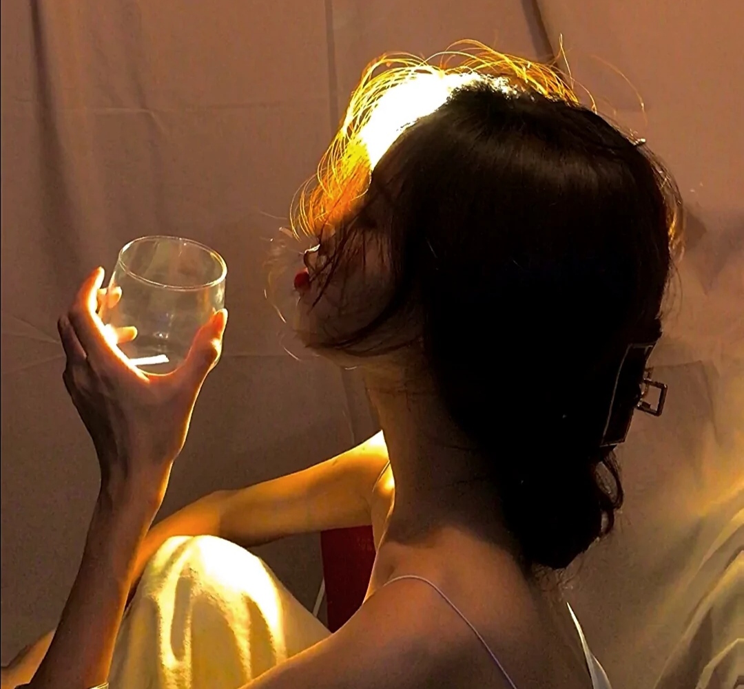 到底怎么才算爱一个人文案,多爱自己一点的文案